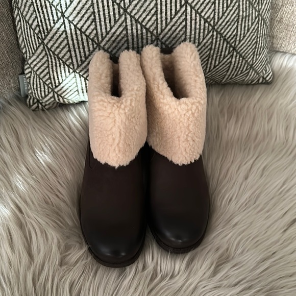 NEW UGG ALDON Water Resistant Color: STOUT - Picture 2 of 10